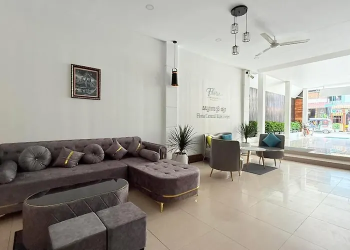 Hotel Flora Walk 4*