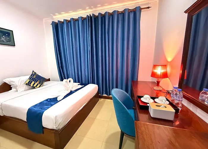 Hotel Flora Walk 4*